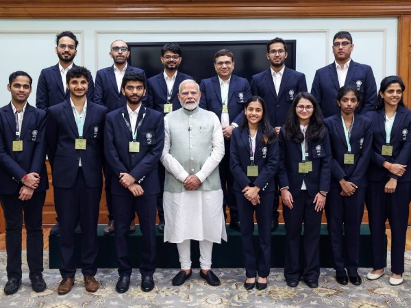 PM Modi with Chess Olympiad winning players