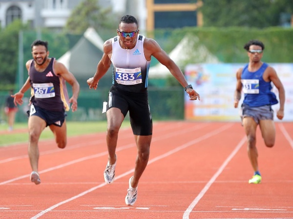 Animesh sets the 200m national record