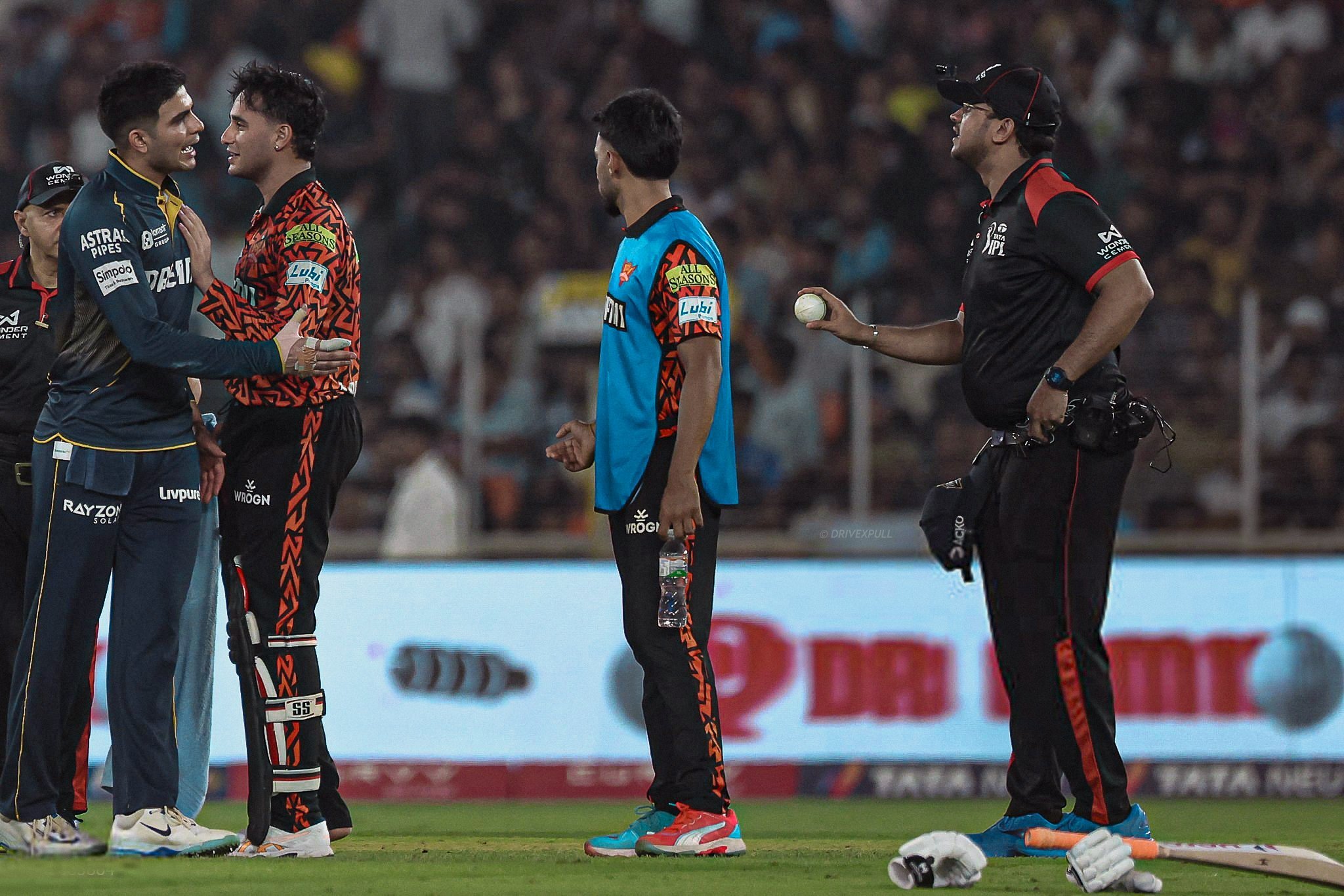 GT captain Shubman Gill confronting the umpire in the GT vs SRH chase