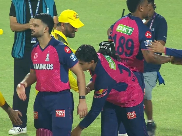 Vaibhav Suryavanshi touched MS Dhoni's feat after the CSK vs RR IPL 2025 match