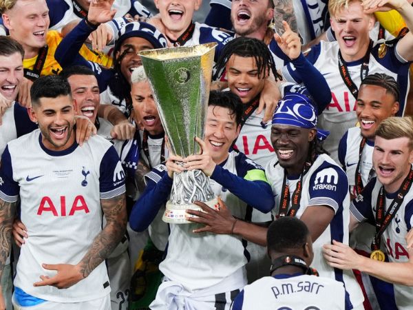 Tottenham beats Man United