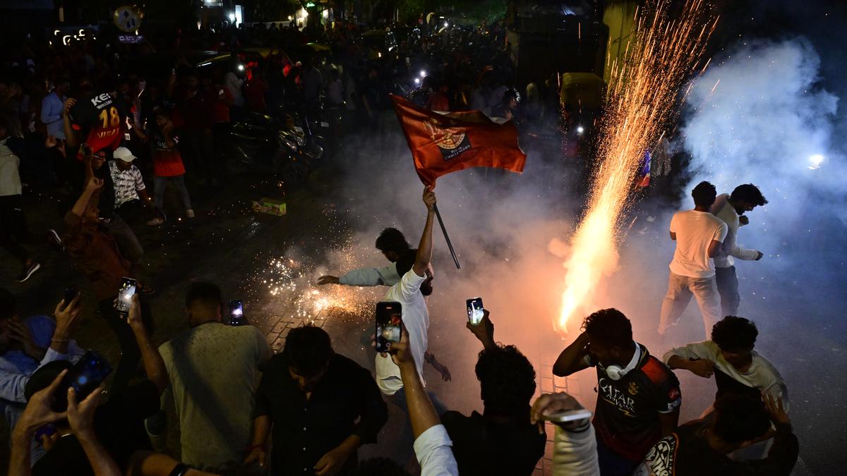 Fans celebrating RCB win (Photo: ANI)