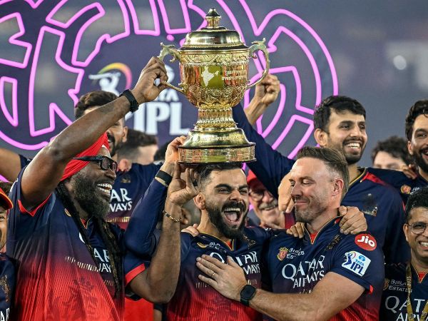 Virat Kohli with IPL Trophy