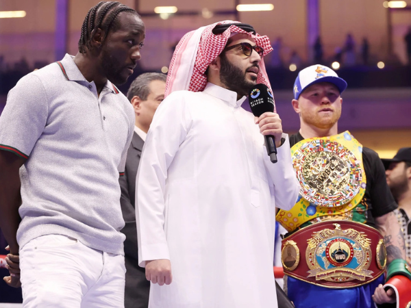 Alvarez and Crawford to fight in Las Vegas for title