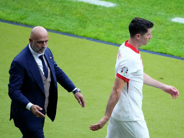 Poland coach resigns after dispute with Lewandowski