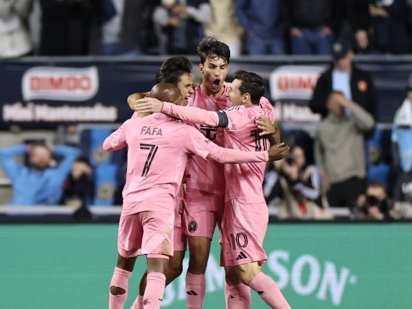 Telasco Segovia with Lionel Messi