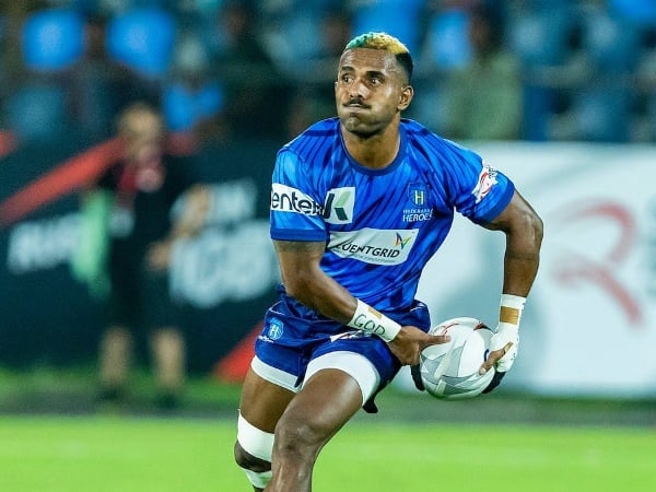 The Hyderabad Heroes produced a scintillating display of rugby, as they went back to the top of the points table