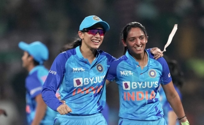 Smriti Mandhana and Harmanpreet Kaur