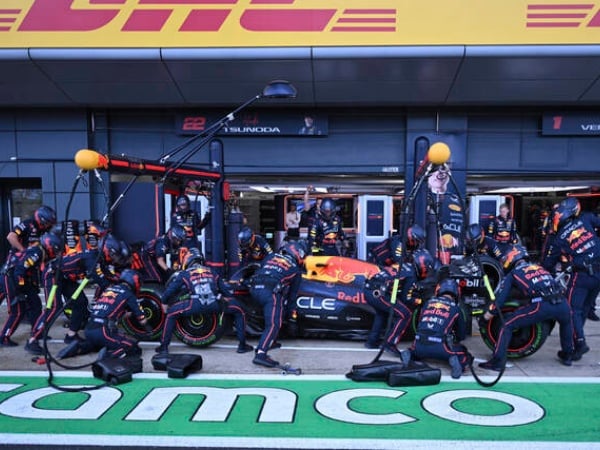 Red Bull motorsport adviser Helmut Marko has pledged not give up on the Formula 1 title fight