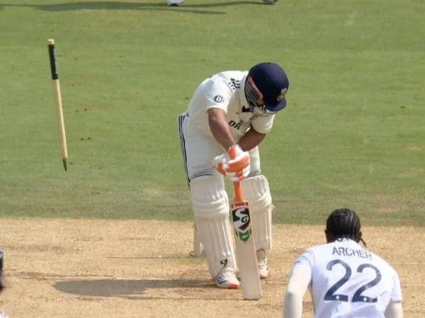 Jofra Archer castles Rishabh Pant