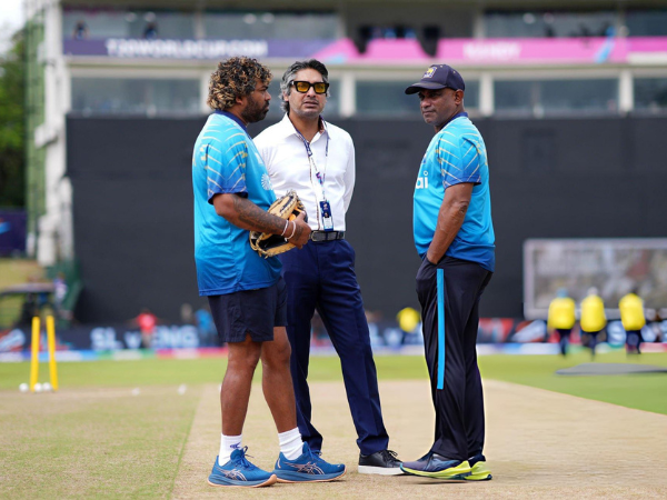 Sri Lankan greats Lasith Malinga (L), Kumar Sangakkara (C), and Sanath Jayasuriya (R)
