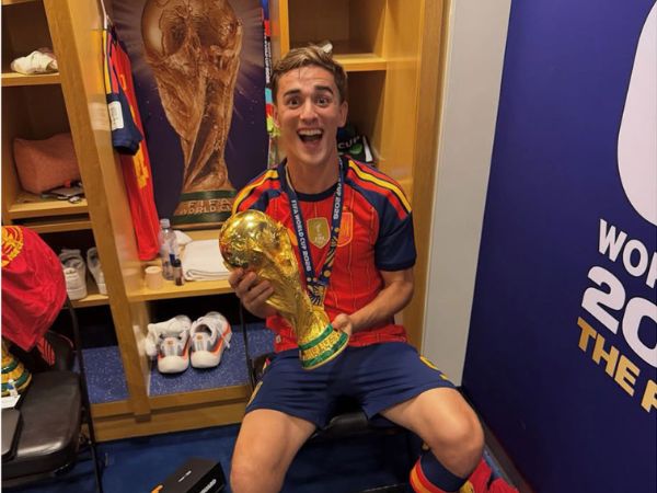 Spain's Gavi with FIFA World Cup 2026 trophy