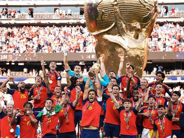 Spain celebrating with FIFA World Cup 2026 title
