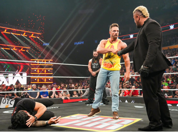 LA Knight, Solo Sikoa destroys Roman Reigns and the Usos