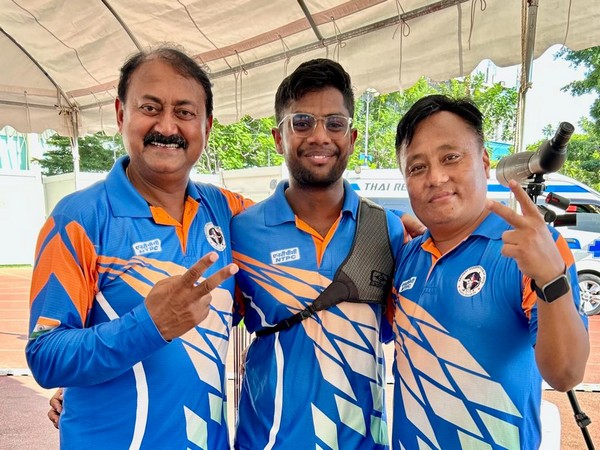 Dhiraj Bommadevara (centre). (Photo - SAI Media)