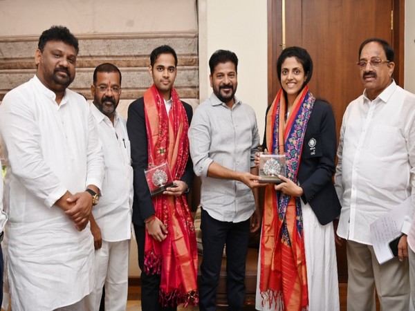 Arjun Erigaisi and Harika Dronavalli with Telangana Chief Minister, Revanth Reddy