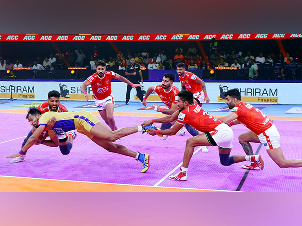 Tamil Thalaivas in action against Gujarat Giants during Pro Kabaddi League (Image: PKL)