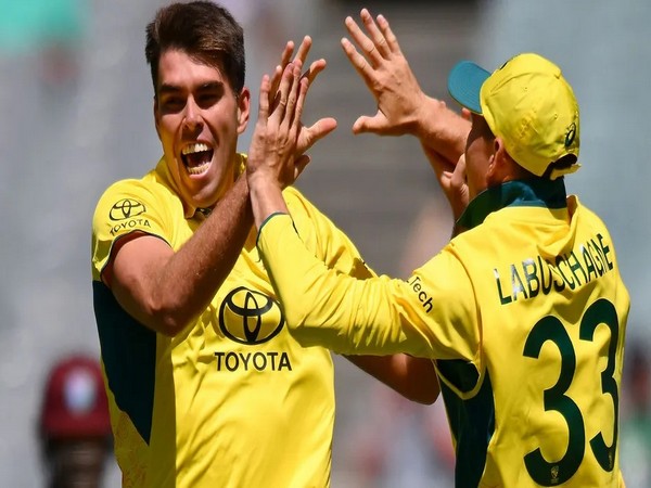 Xavier Bartlett (left) (Photo: cricket.com.au)