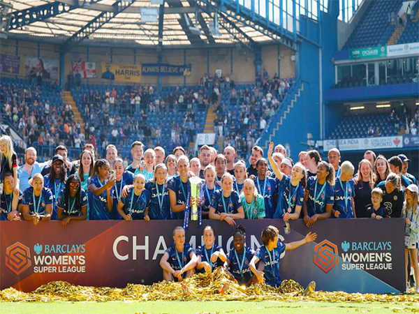 Chelsea celebrating after WSL title (Photo: @ChelseaFC/X)