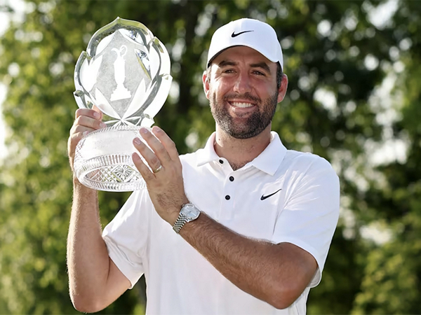 Scottie Scheffler lifting Memorial Trophy (Image: PGA)