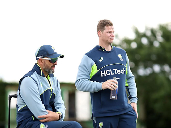 Nathan Lyon (left) Steve Smith (right). (Photo: ICC)
