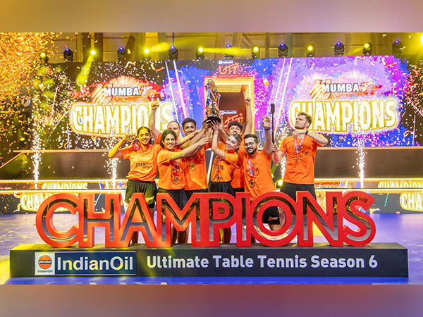 U Mumba TT team with the trophy. (Photo- UTT)