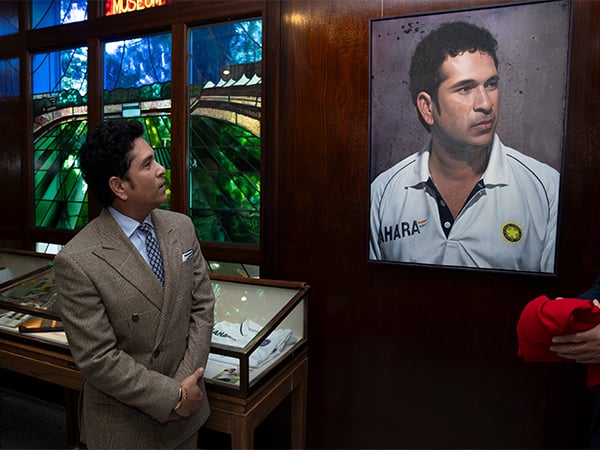 Sachin Tendulkar looking at his portrait. (Photo: @BCCI X)