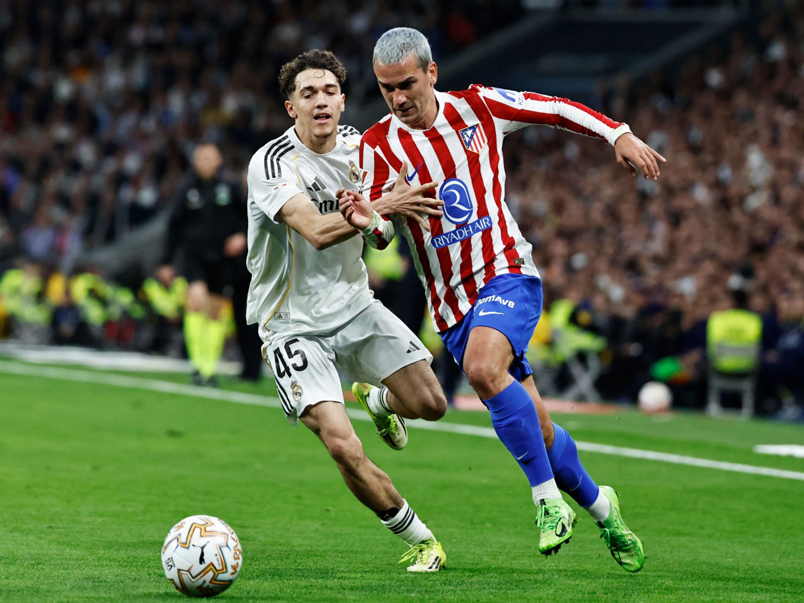 Antoine Griezmann (right) in action. (Photo: Reuters)