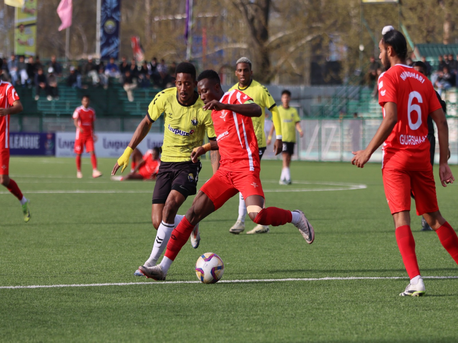 Namdhari SC and Real Kashmir FC players in action (Photo: AIFF)