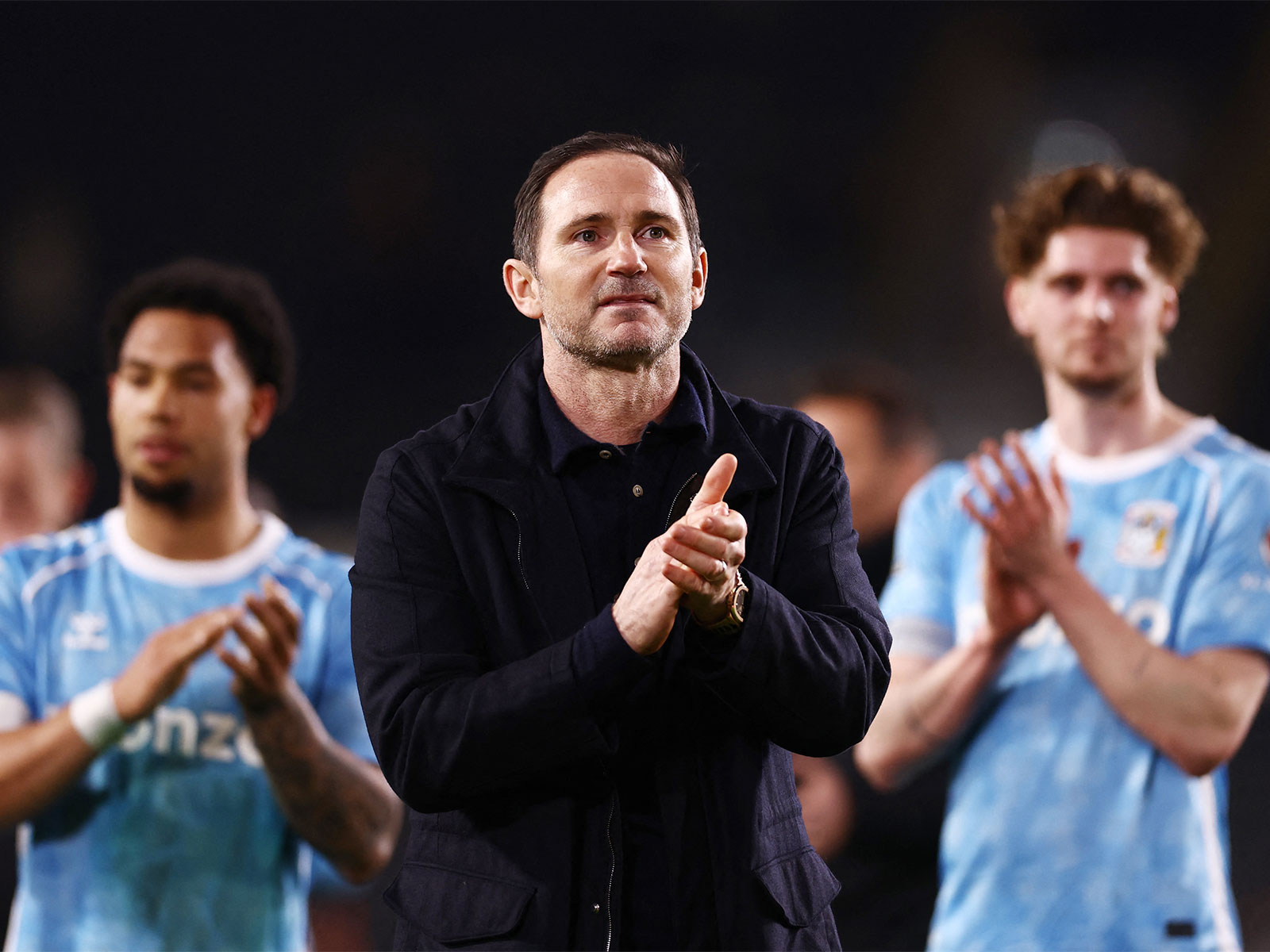 Coventry City manager Frank Lampard with his players. (Photo/Reuters)