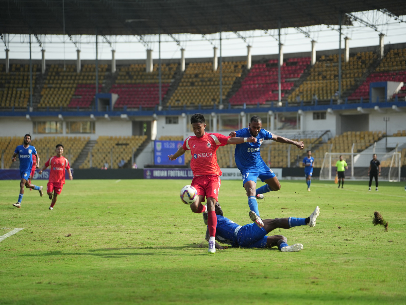 Dempo SC and Aizawl FC players in action (Photo: AIFF Media)
