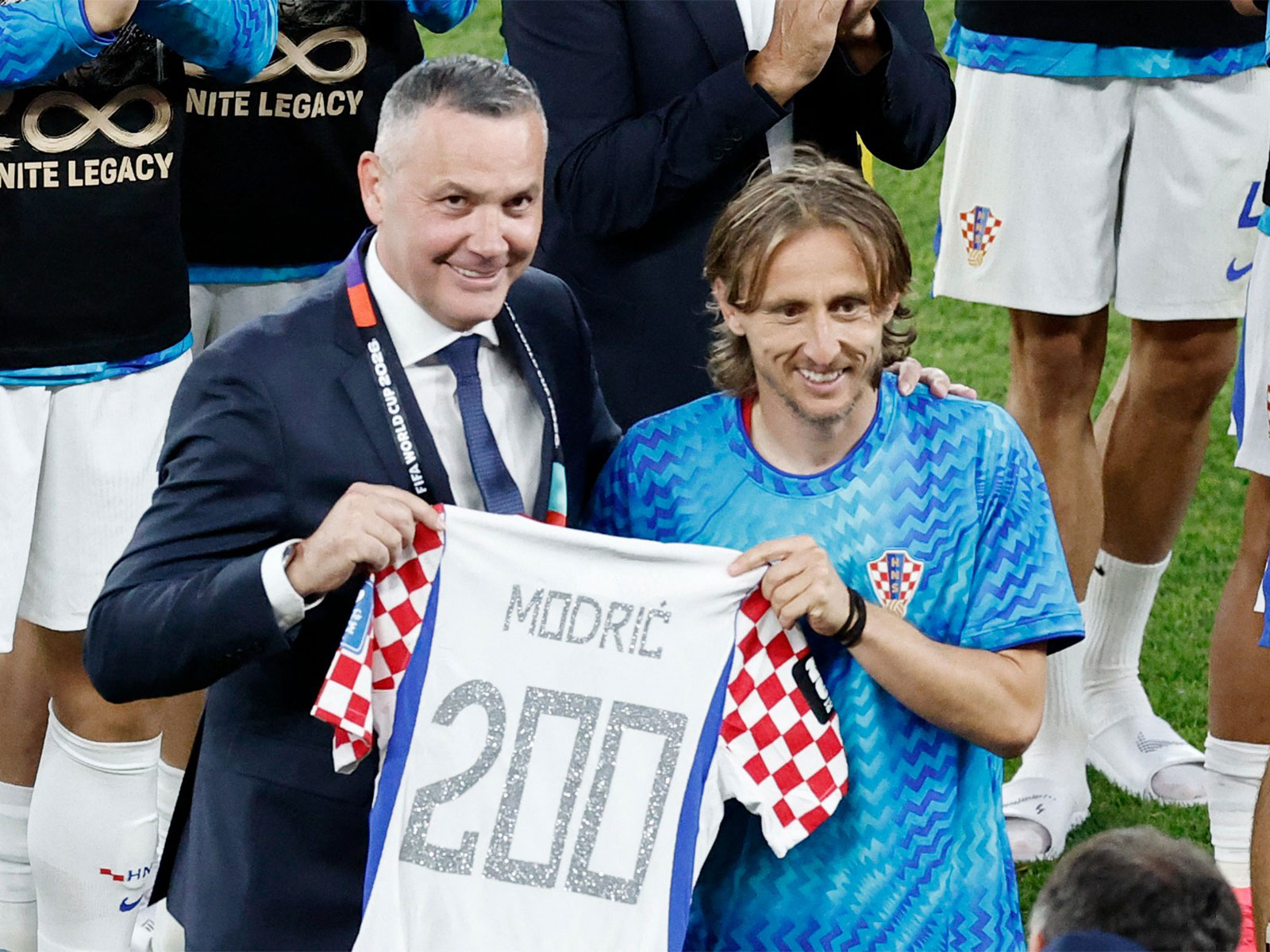Croatia's Luka Modric poses with a commemorative shirt presented by President of the Croatian Football Federation Marijan Kustic to celebrate his 200th appearance for the national team after the match against Panama (Photo: Reuters)