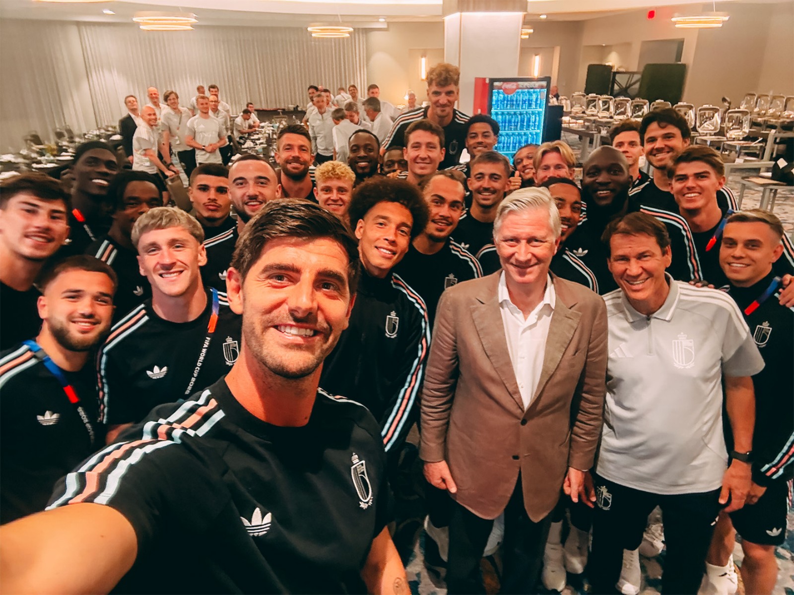 Belgium squad with the King of the Belgians Philippe (Photo: X/@BelRedDevils)