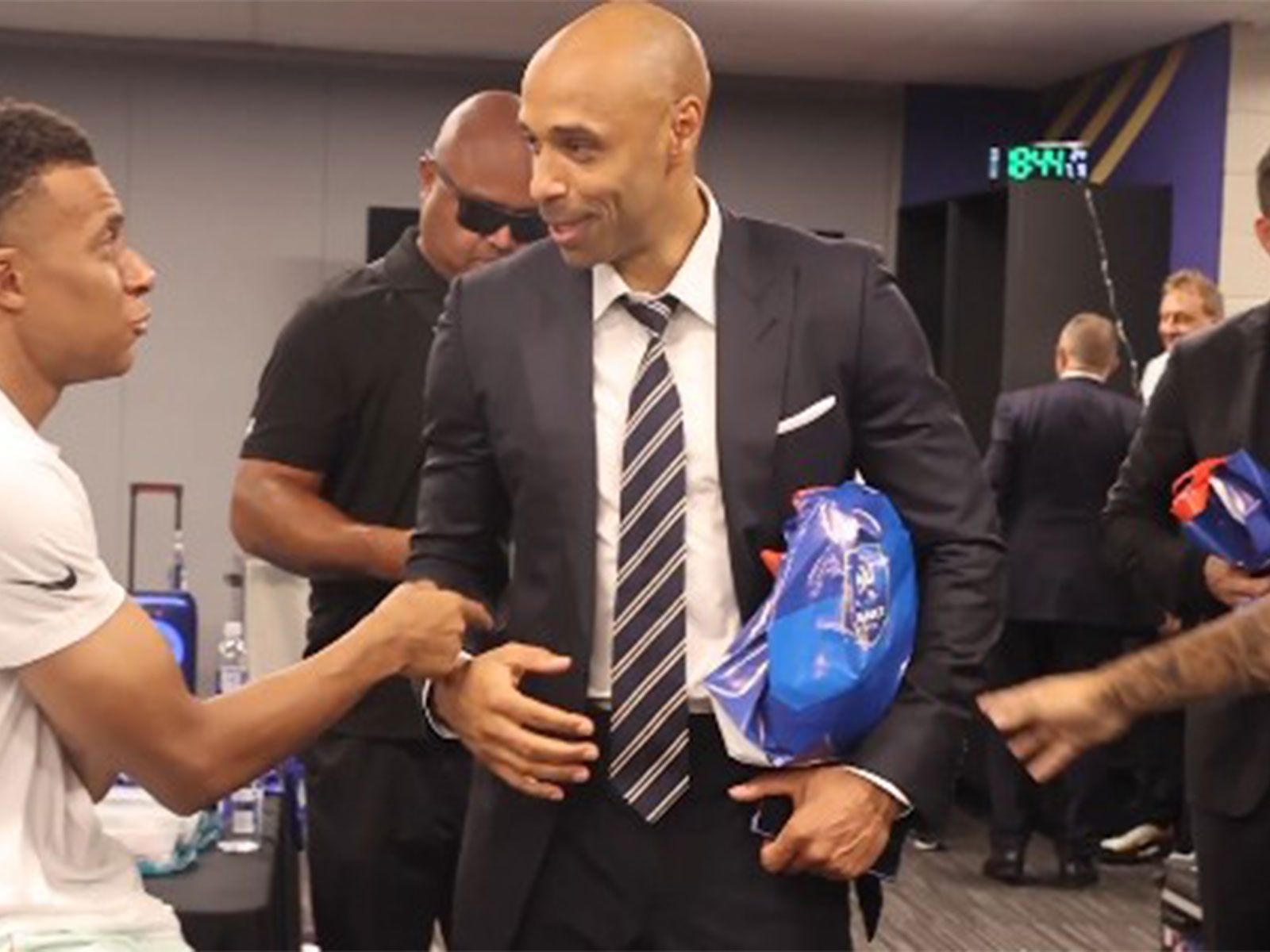 Thierry Henry visits French men's football team's locker room. (Photo: X/ @equipedefrance)